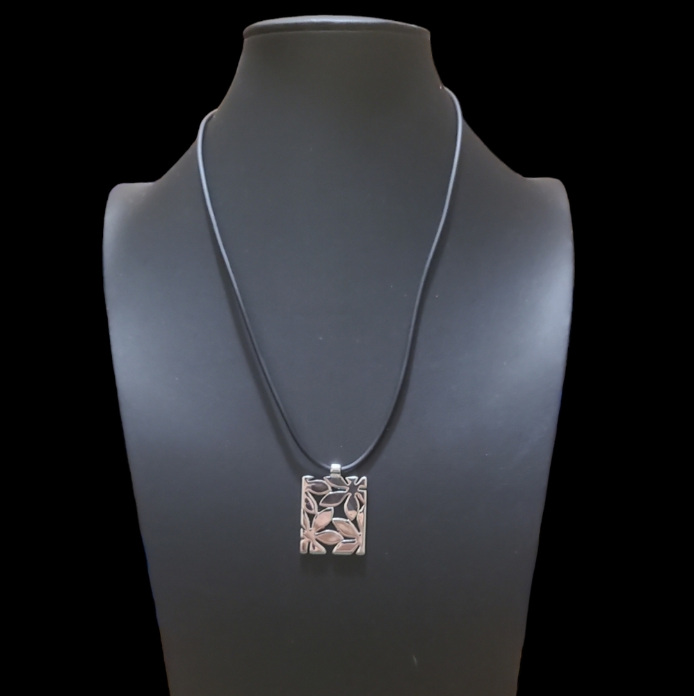 14" Necklace from Hawaii Lot 8